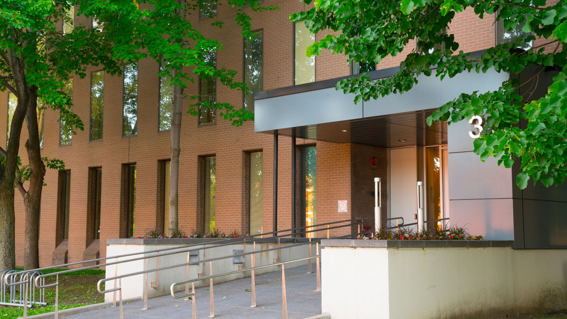 Entree Immeuble de bureaux 3 Place du Commerce